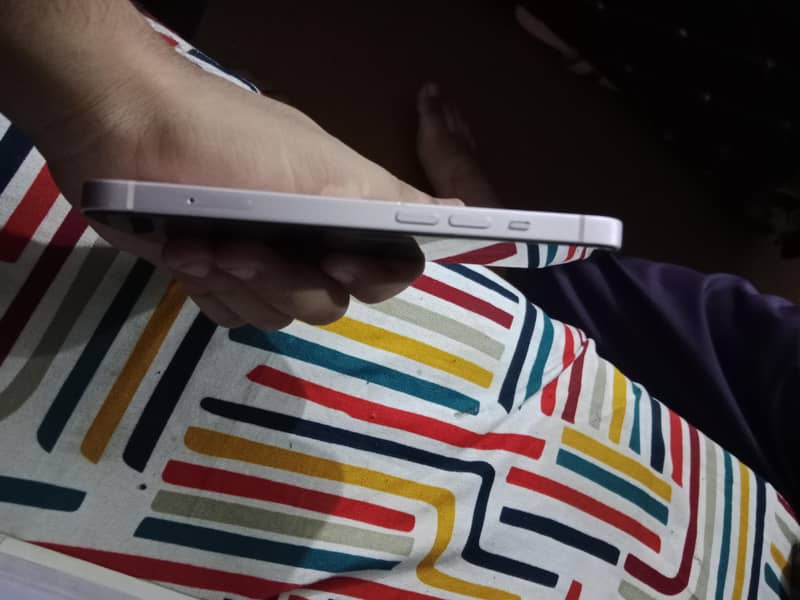 Apple iPhone 13 4