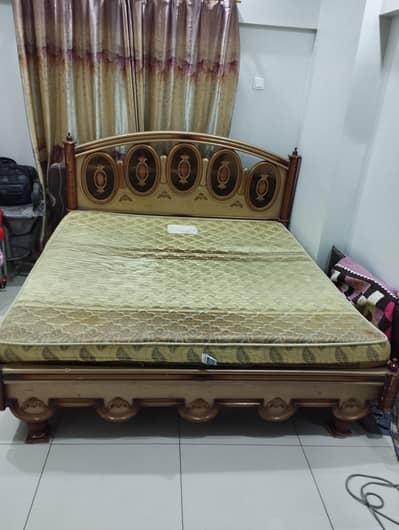 king size Bed with Dimond supreme foam mattress Neat and clean