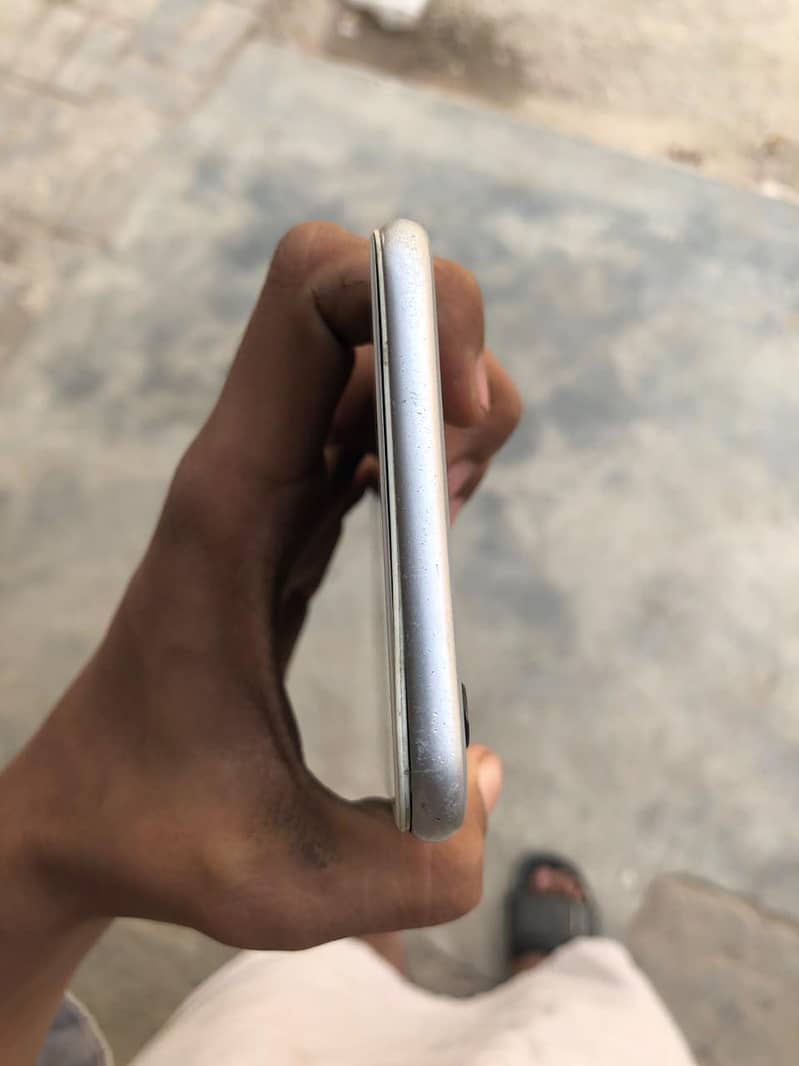 Apple iPhone 6S Plus 4