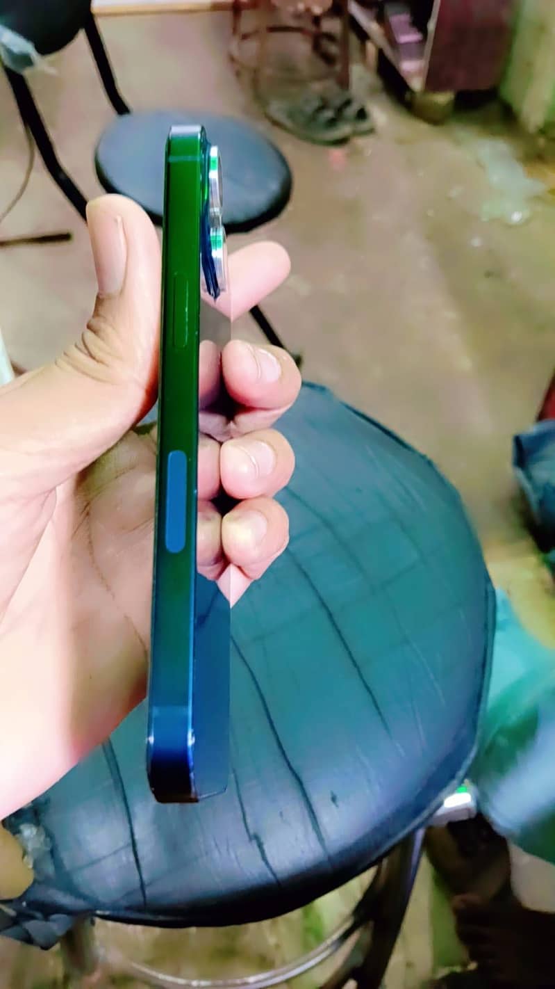 Apple iPhone 13 1