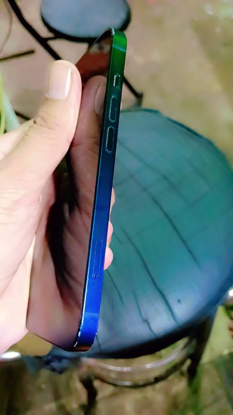 Apple iPhone 13 2