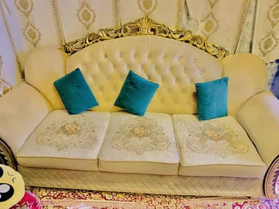 Brand new sofa set 1year used Bilkul new pary hain