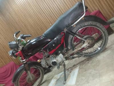 Road prince. . . 2021 model. . engine on start with one kick,,