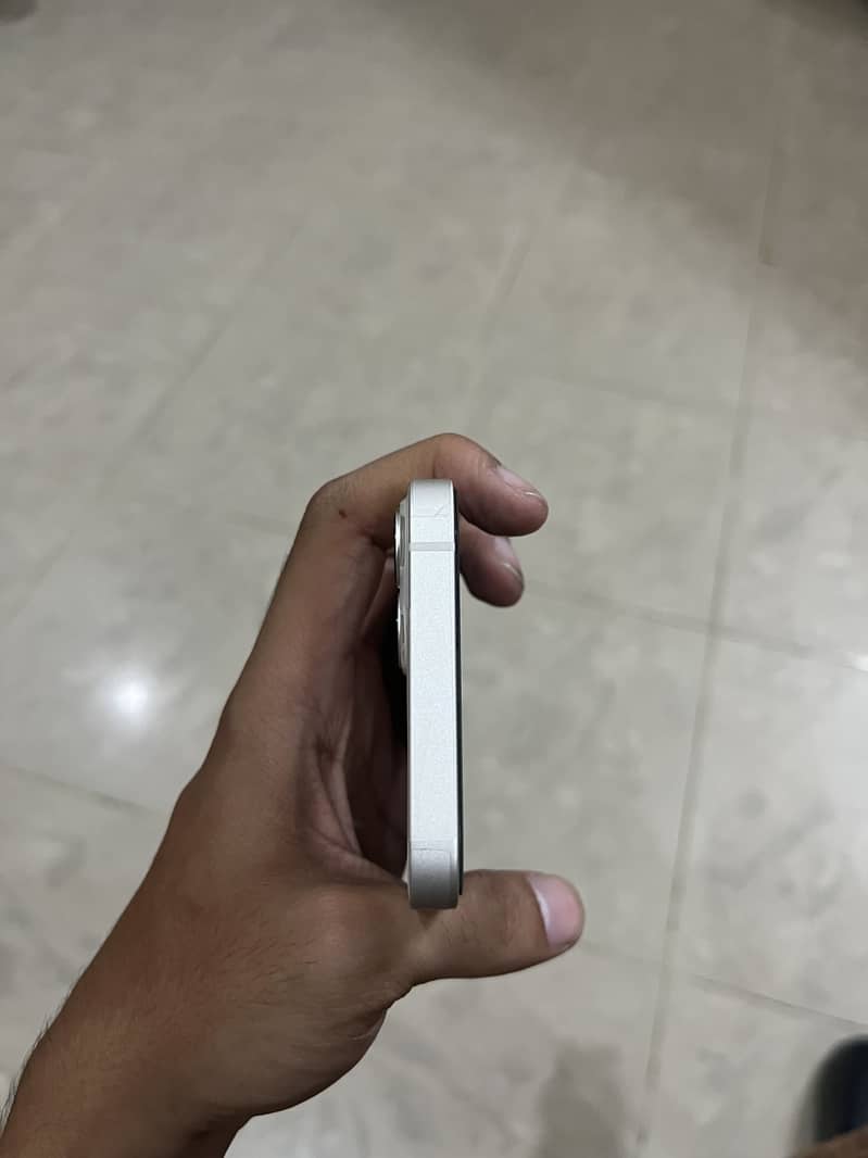 Apple iPhone 13 2