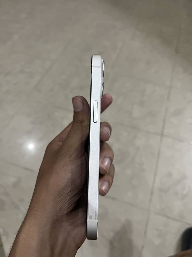 Apple iPhone 13 4