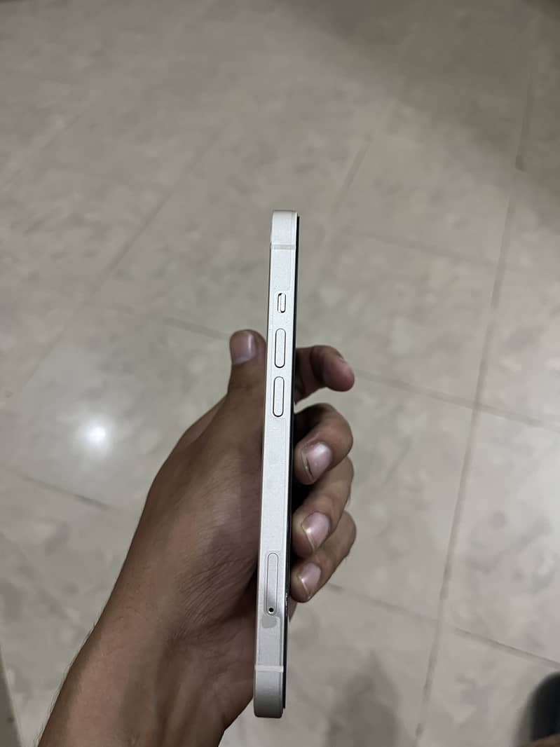 Apple iPhone 13 5