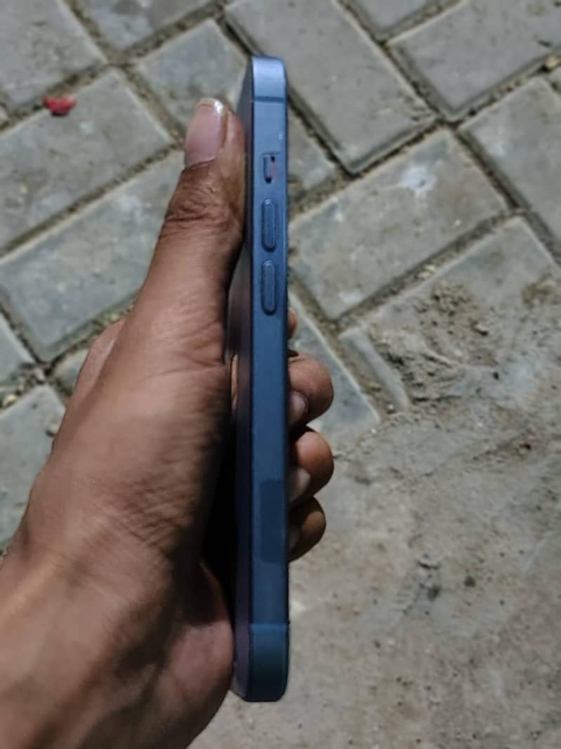 Apple iPhone 14 3