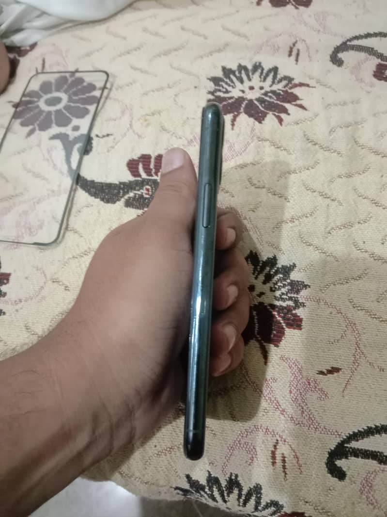 Apple iPhone 11 Pro 3