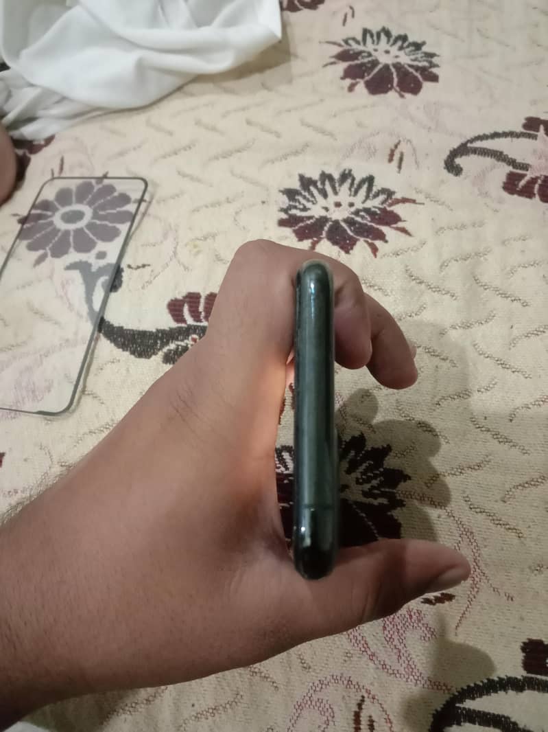 Apple iPhone 11 Pro 4