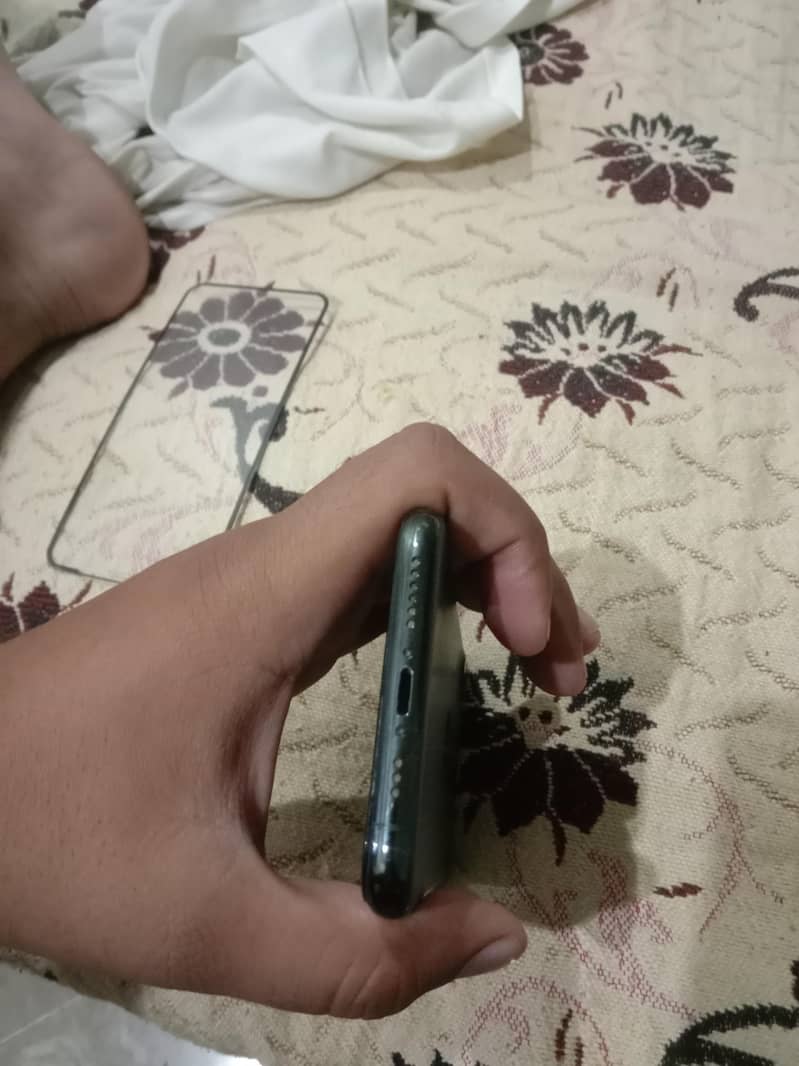 Apple iPhone 11 Pro 6