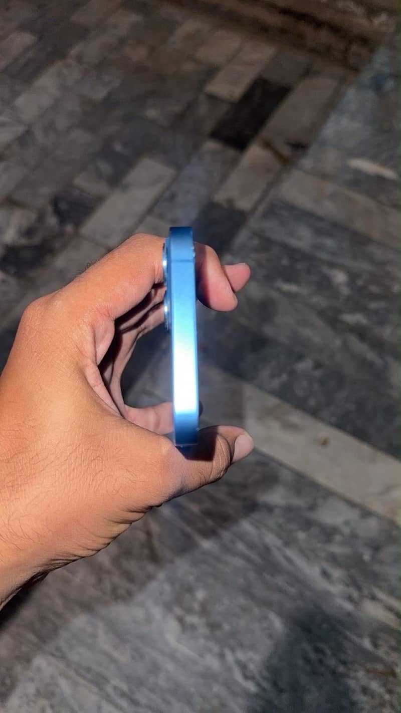 Apple iPhone 13 4
