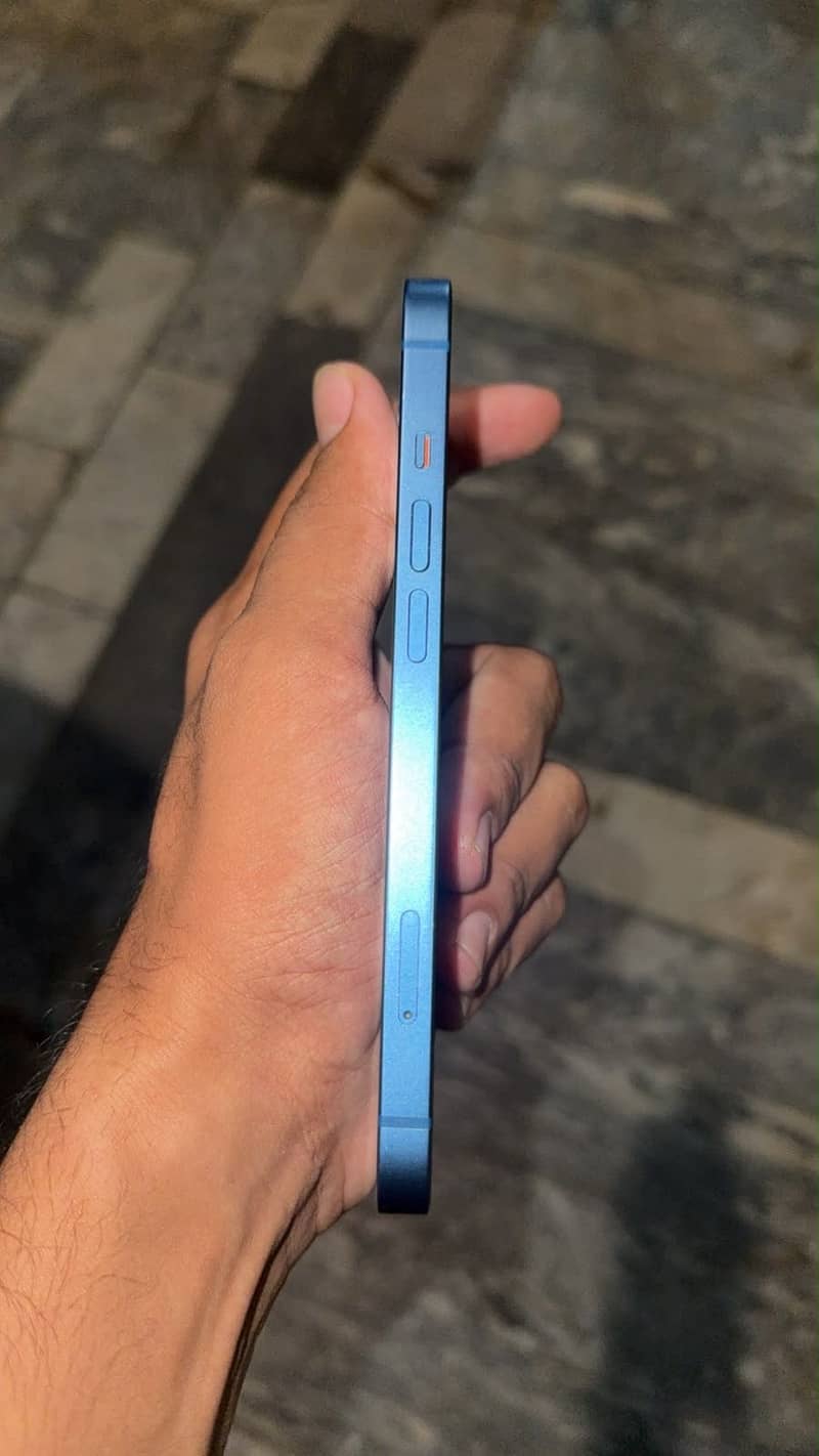Apple iPhone 13 5