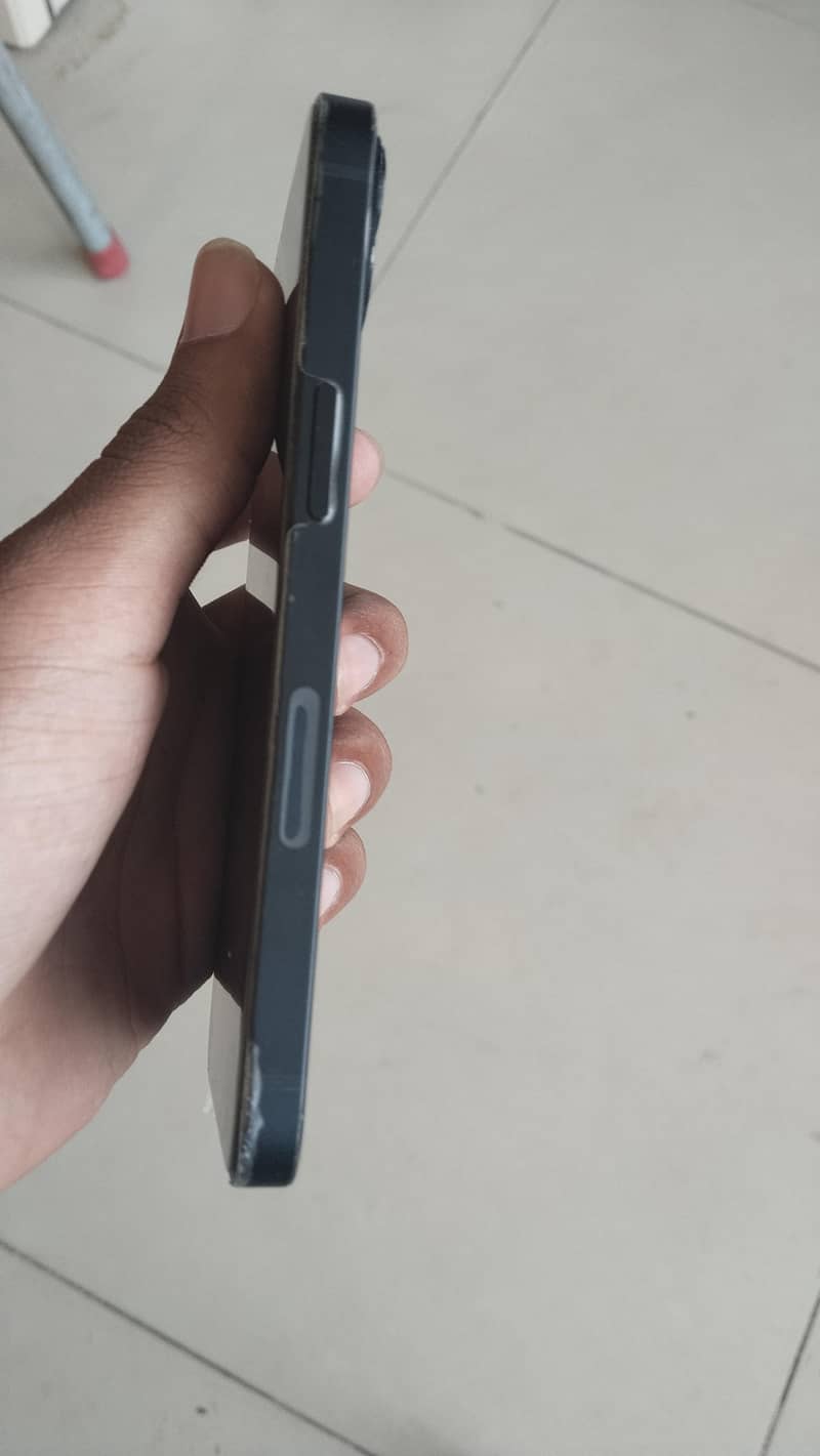 Apple iPhone 13 2
