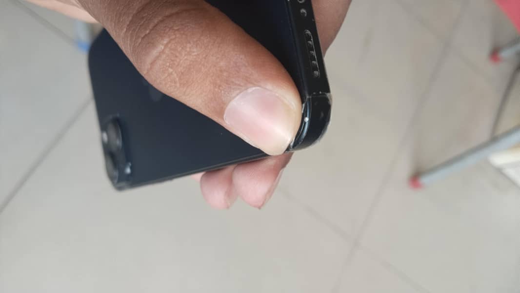 Apple iPhone 13 5