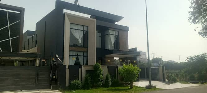 1 KANAL ELEGANT AND FULLY MAINTAINED MODERN BUNGALOW IS AVAILABLE IN THE BEST BLOCK OF DHA LAHORE.