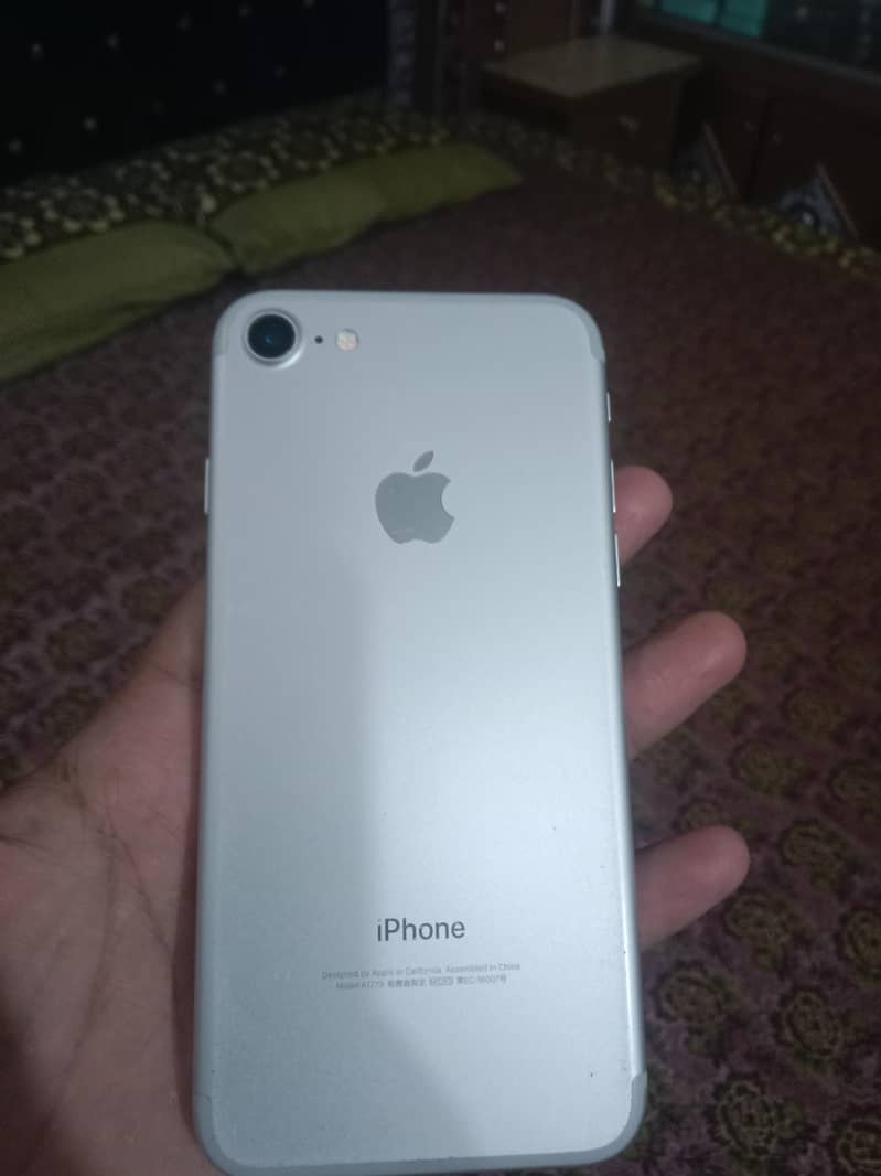 Apple iPhone 7 0
