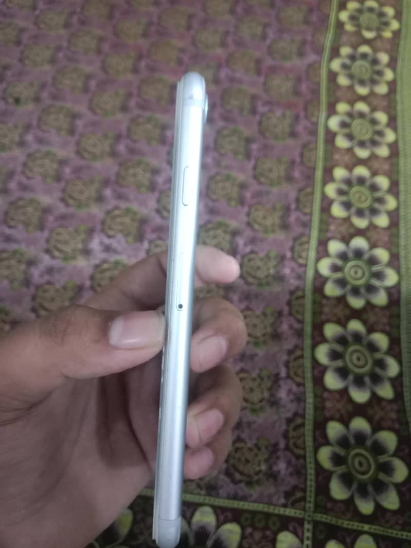 Apple iPhone 7 2