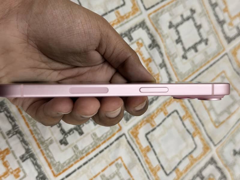 Apple iPhone 15 4