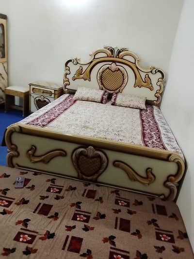 King Size bedroom set- Bed +Dressing Table+Side Tables|Fresh Condition