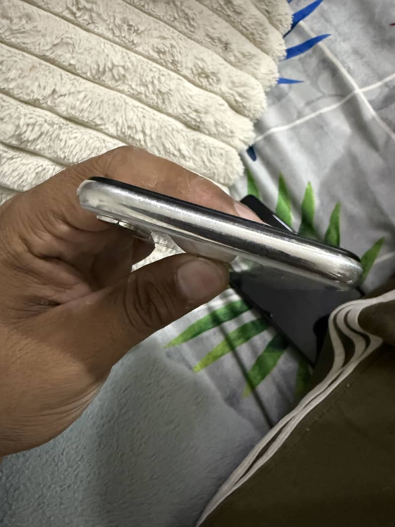 Apple iPhone X 6