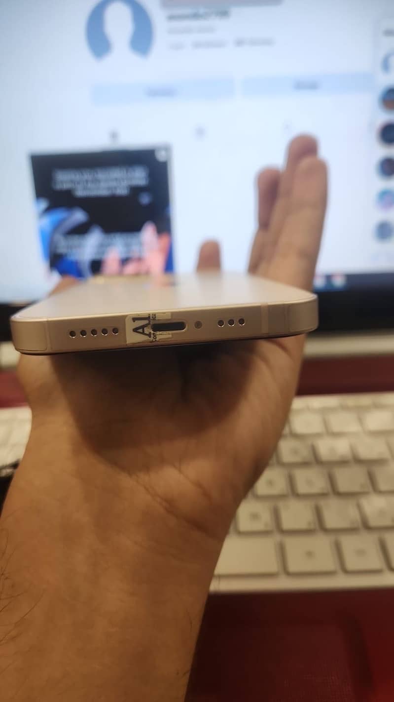 Apple iPhone 13 3