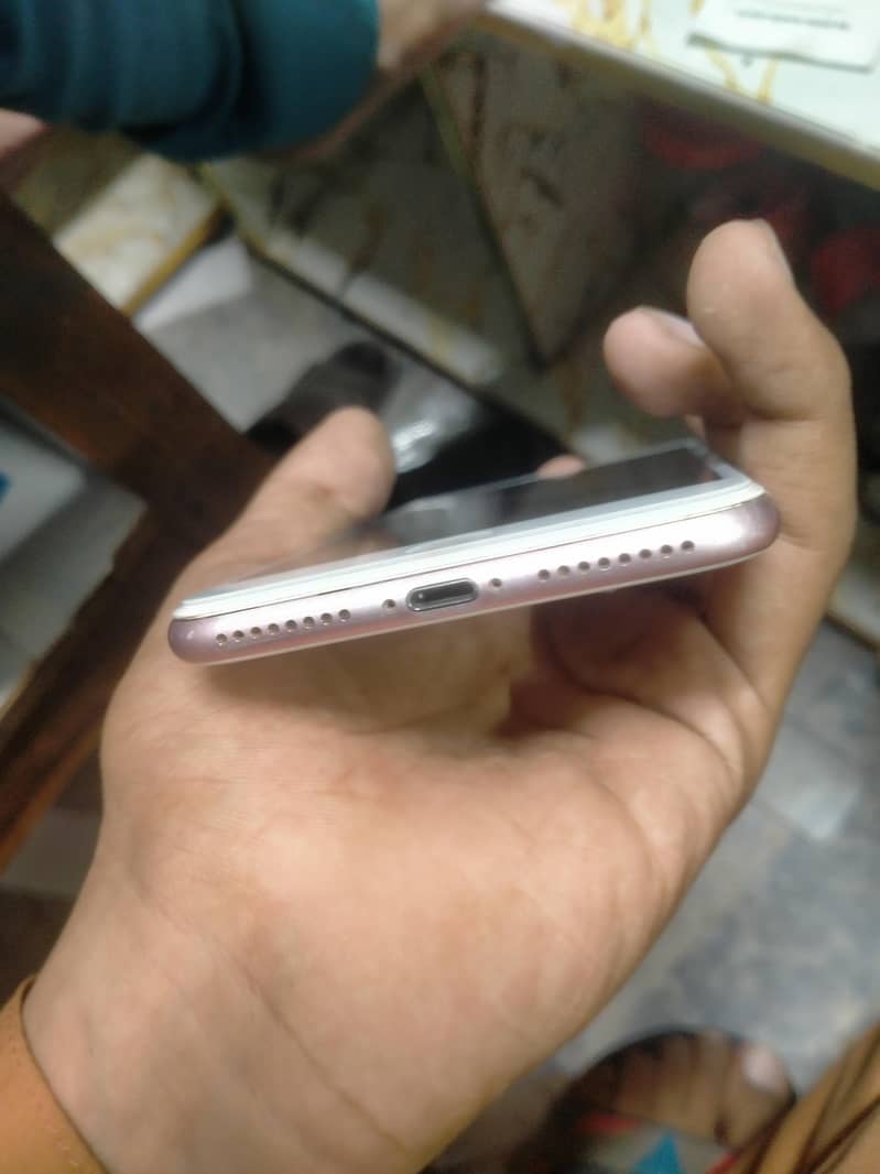 Apple iPhone 7 Plus 4