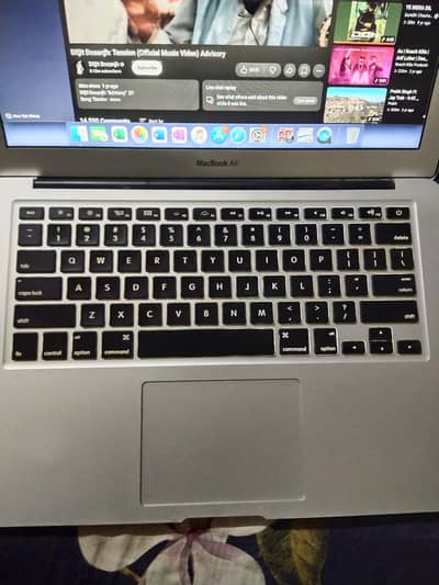 MacBook air 2012 model almost in new condition