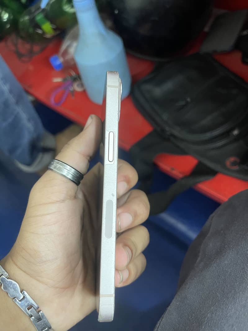 Apple iPhone 13 2