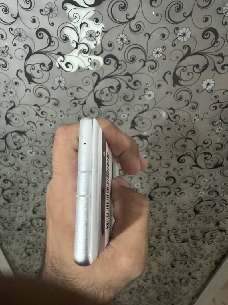 Google Pixel 7a 4