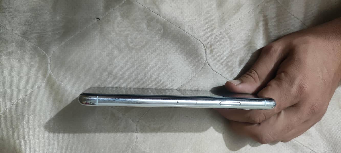 Apple iPhone 11 Pro Max 1
