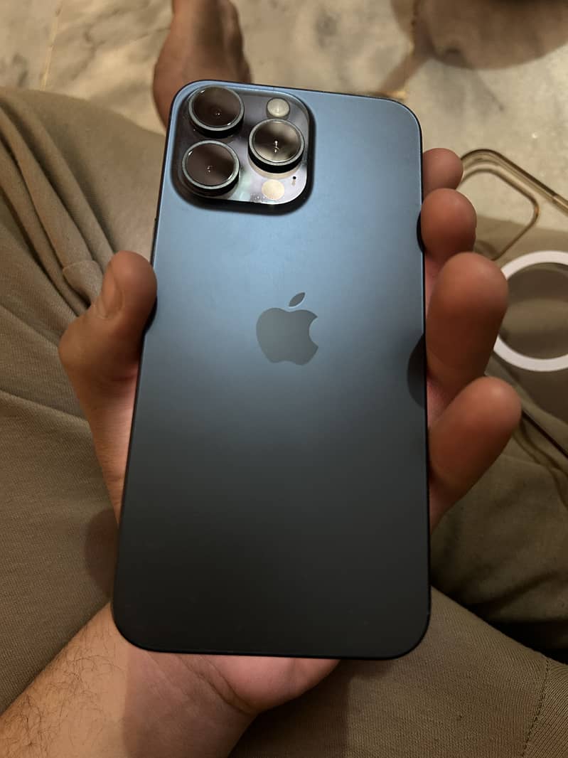 Apple iPhone 15 Pro Max 0