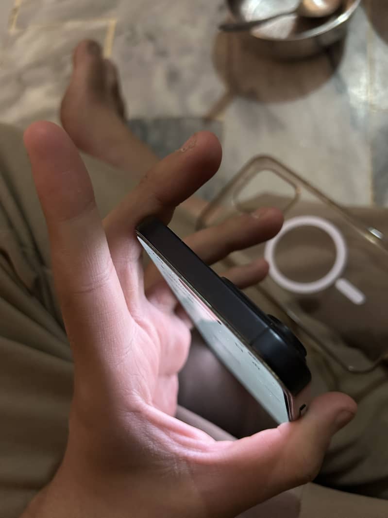 Apple iPhone 15 Pro Max 2