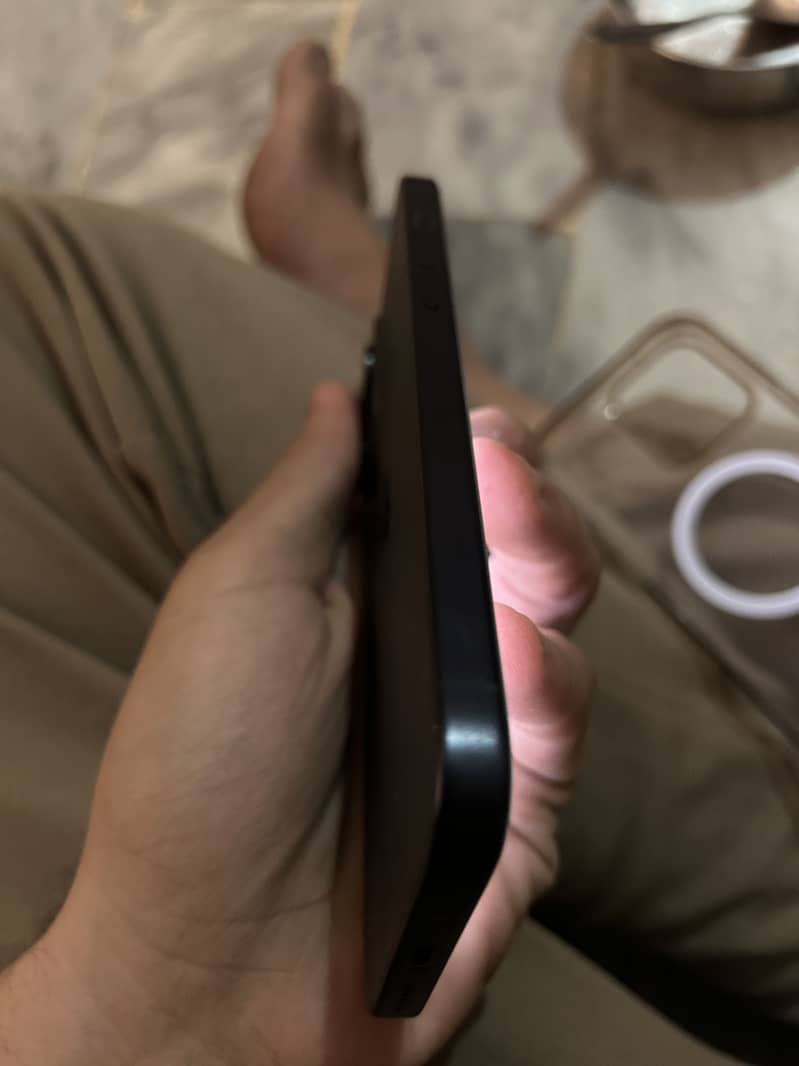 Apple iPhone 15 Pro Max 3