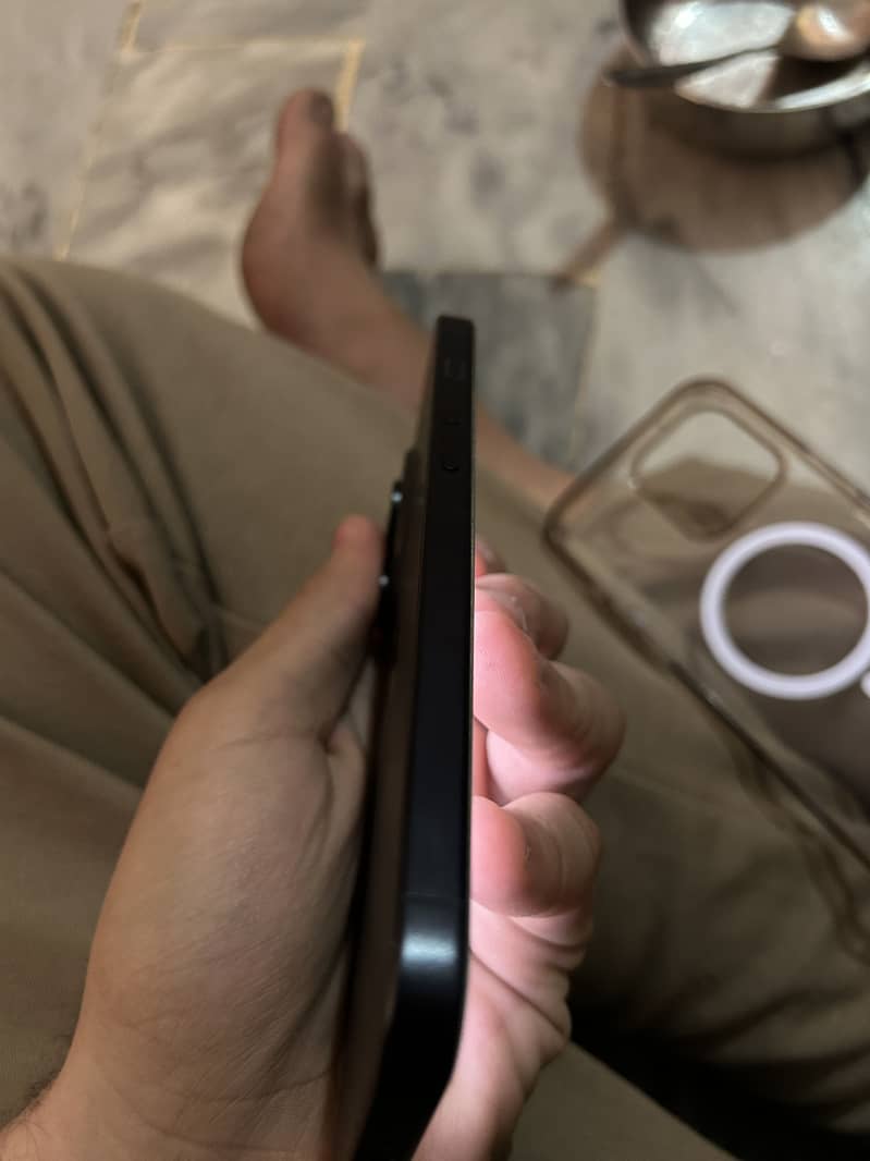 Apple iPhone 15 Pro Max 4