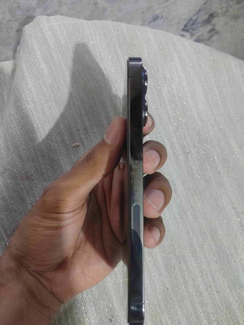 Apple iPhone 13 Pro 2