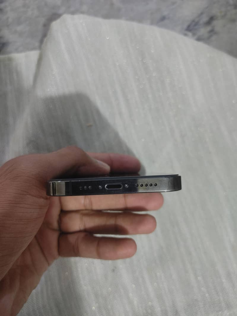 Apple iPhone 13 Pro 4