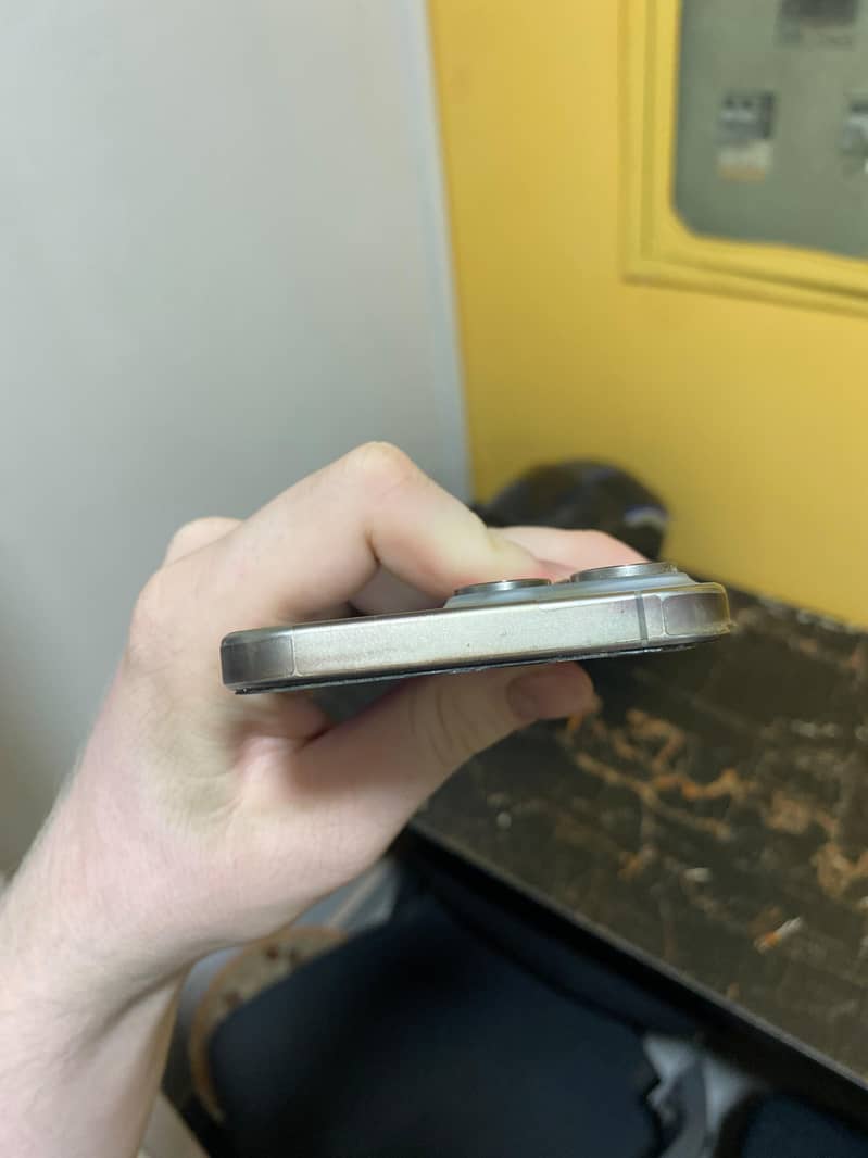 IPhone 15 pro max 2