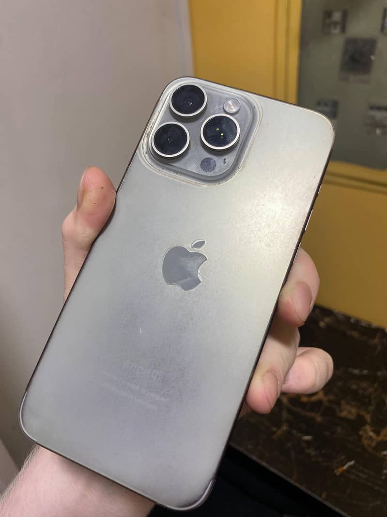 IPhone 15 pro max 3