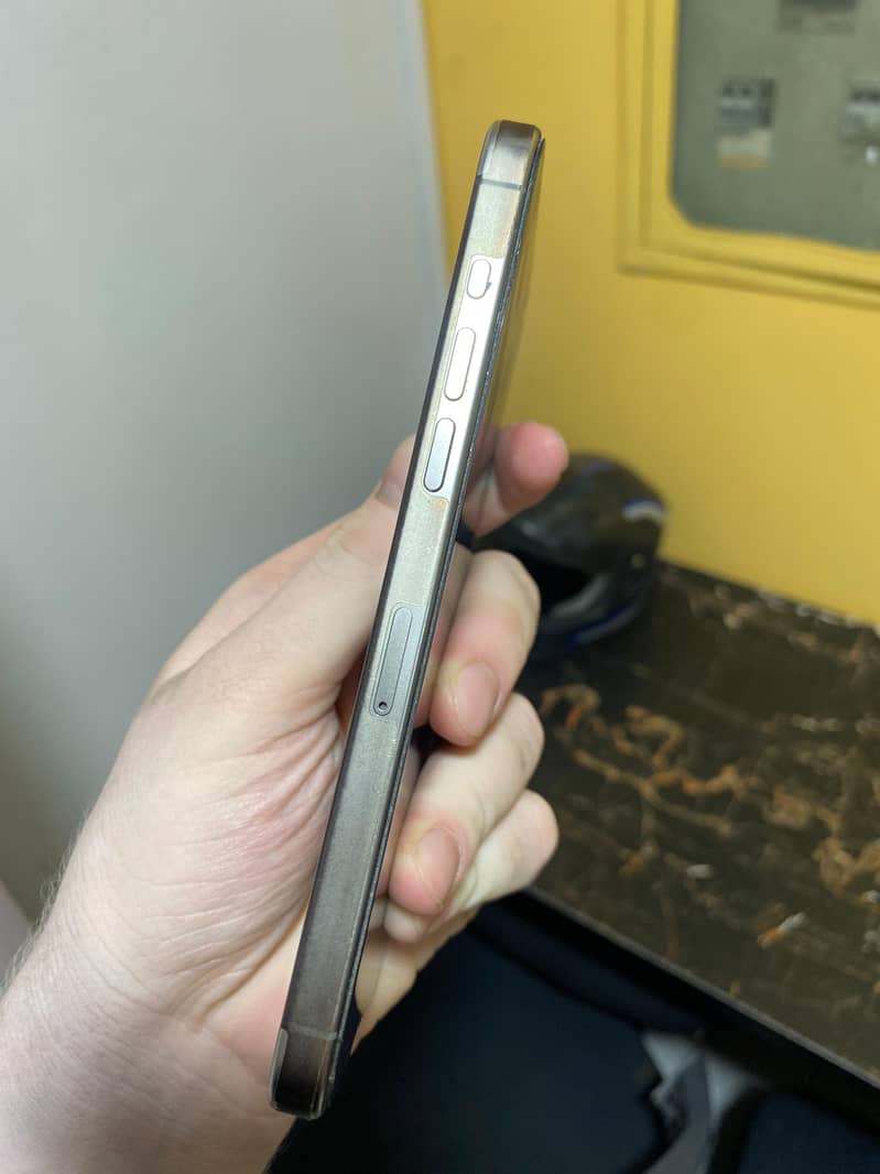 IPhone 15 pro max 6