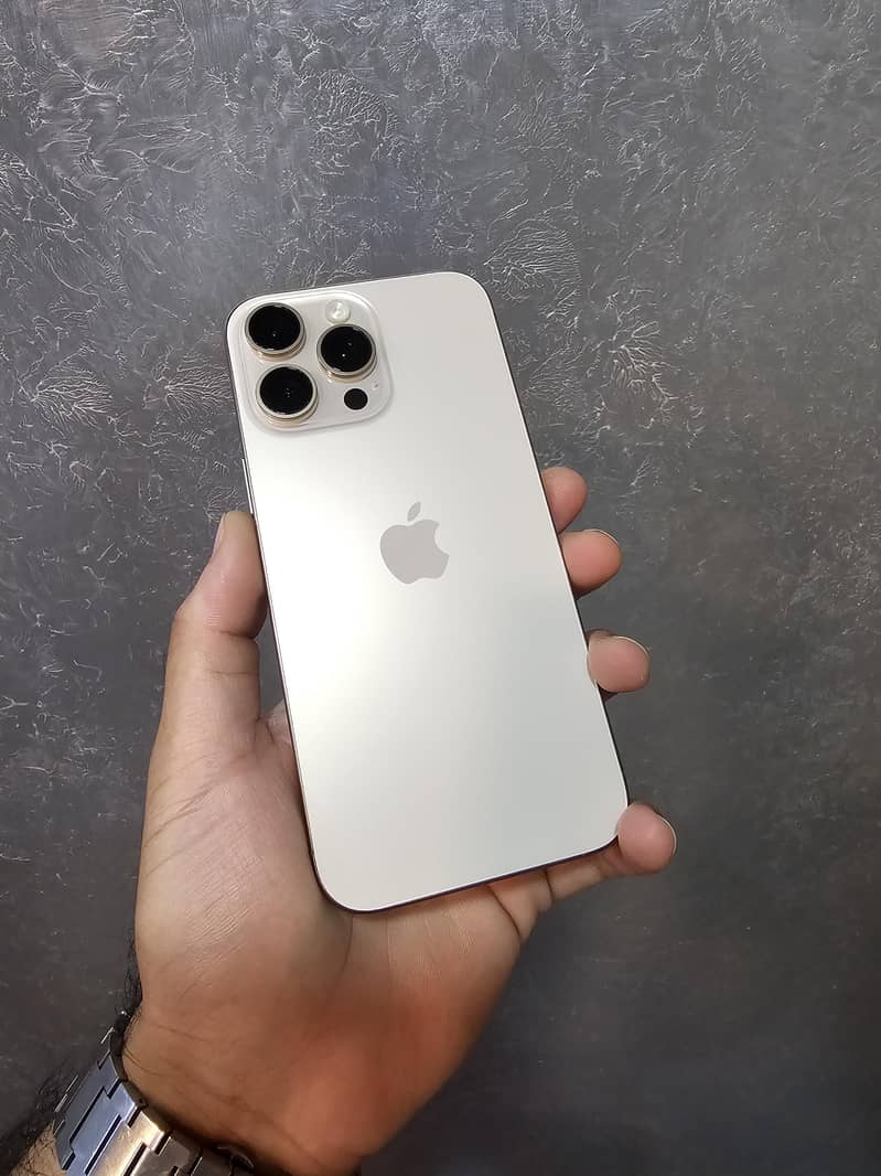 Apple iPhone 16 Pro Max 2