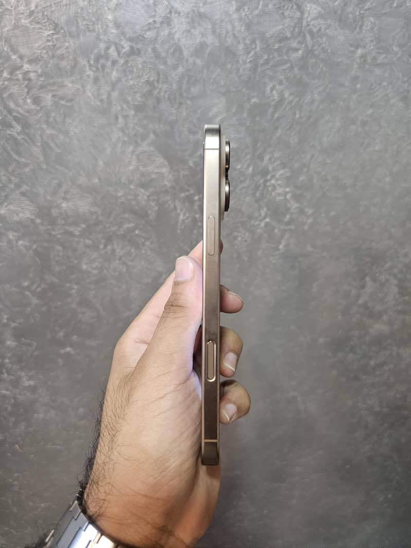 Apple iPhone 16 Pro Max 3