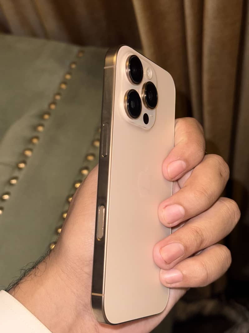 Apple iPhone 16 Pro 2