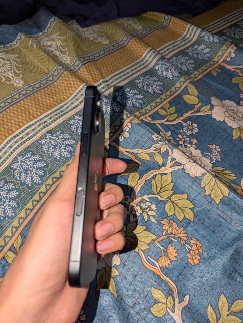 Apple iPhone 16 1