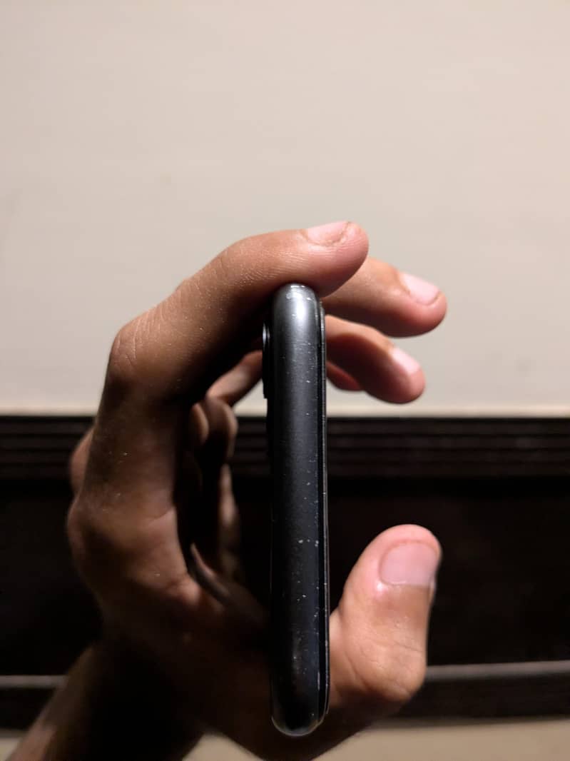 Apple iPhone 11 4