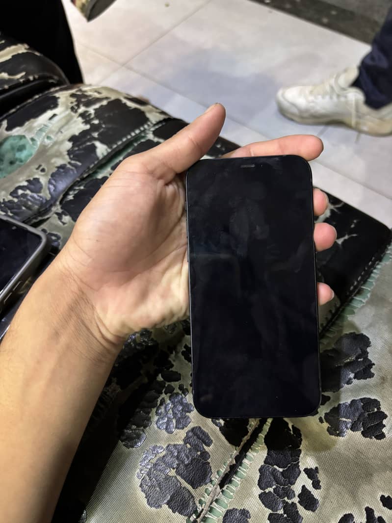 Apple iPhone 12 2