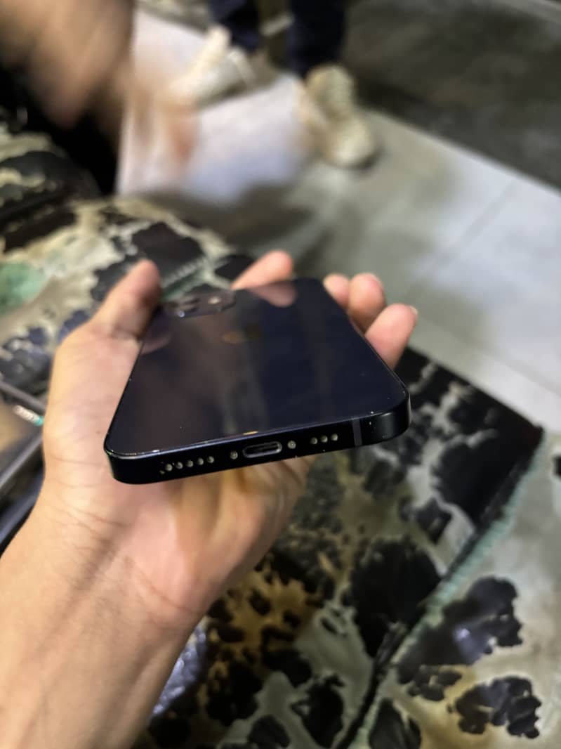 Apple iPhone 12 3