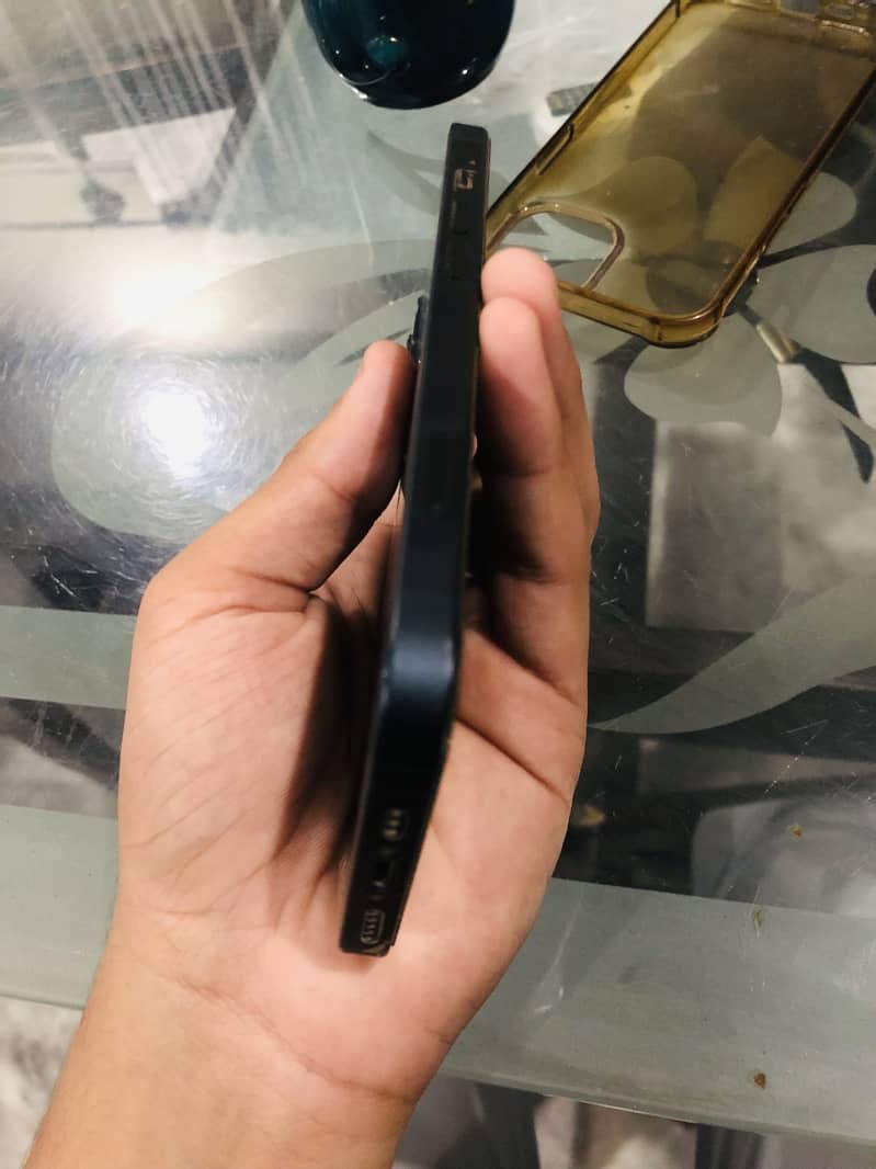 Apple iPhone 13 2