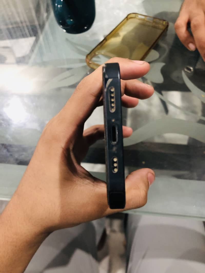 Apple iPhone 13 4