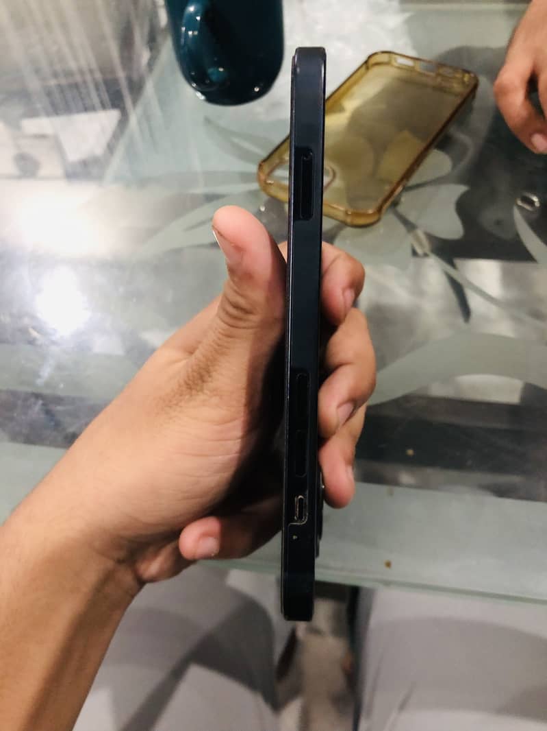 Apple iPhone 13 5