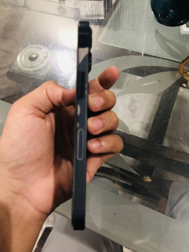 Apple iPhone 13 6
